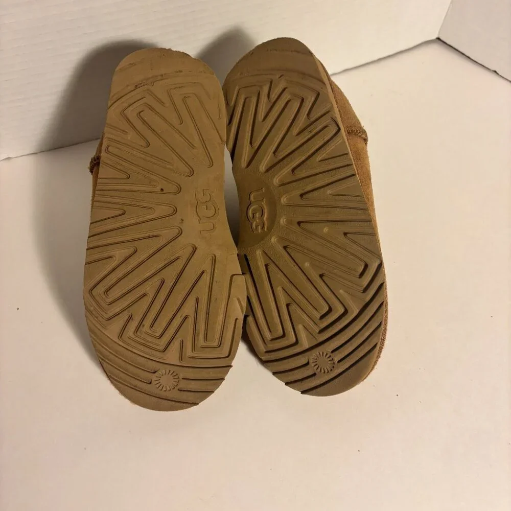 UGG Kids Classic Ultra Mini Boots Chestnut Suede Size 2 Youth - Picture 14 of 16